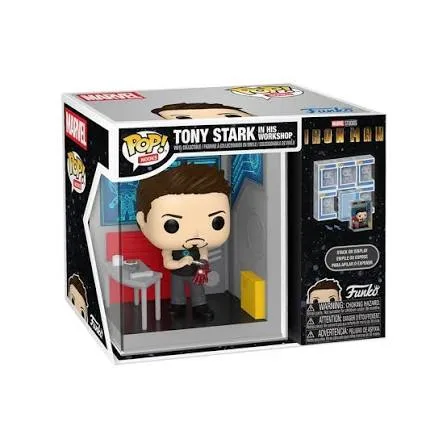 Marvel : Tony Stark in his workshop